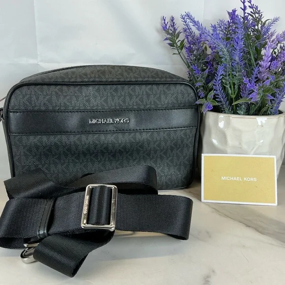 Michael‎ Kors Black Signature MK Camera Crossbody Travel Bag - Picture 2 of 12